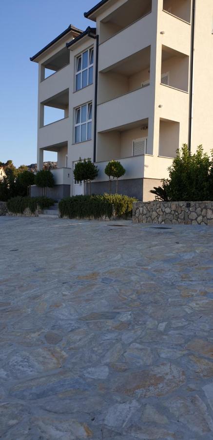 Sea View Apartment *